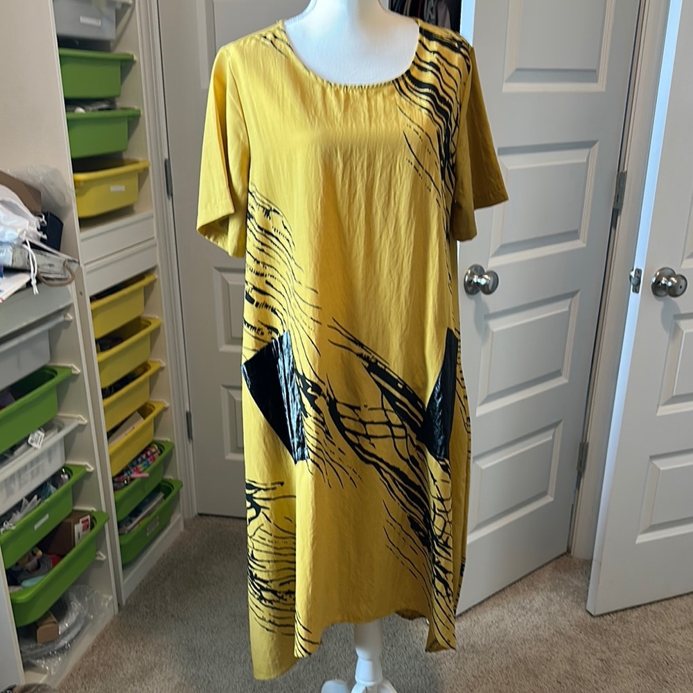 Yellow and Black Scoop Neck Midi Dress for Casual Wear